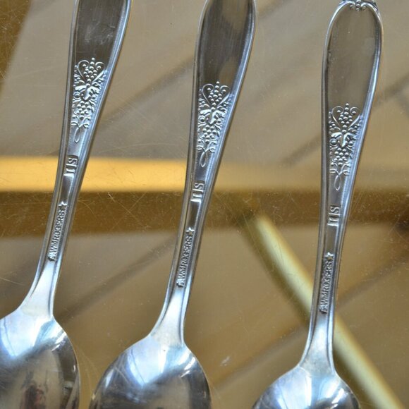 Vintage WM Rogers Star IS Silverplate Spoon Set of 6 - Picture 8 of 8